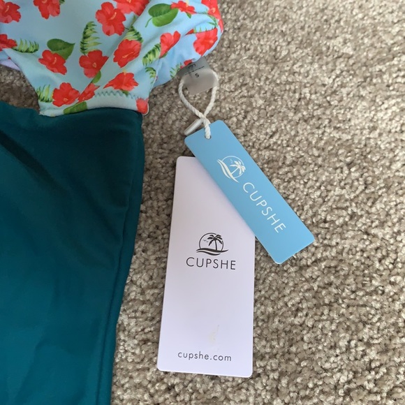 Cupshe one piece bathing suit - Picture 4 of 8